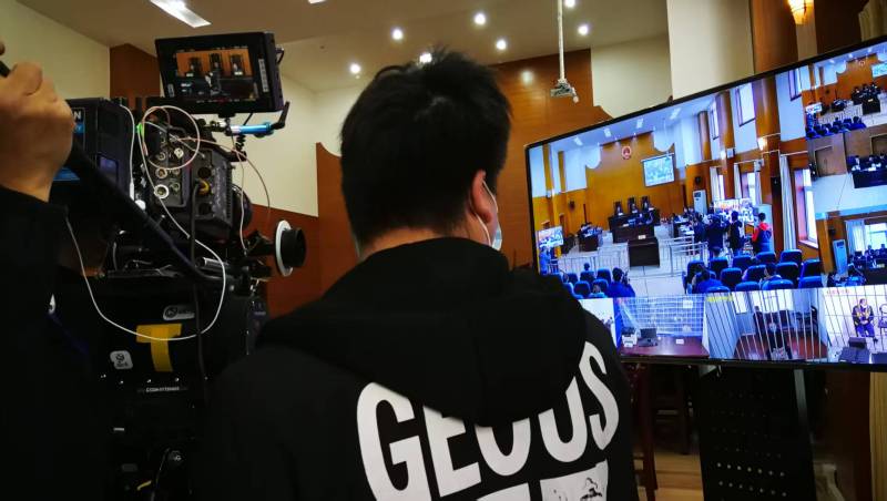 AI生成VS人工创意——沈阳广告片拍摄公司的技术浪漫主义实践